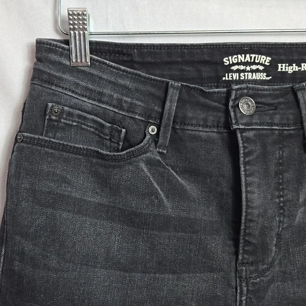 🖤5/$20🖤 SIGNATURE..LEVI STRAUSS.. High-rise, ankle, slim black jeans..
